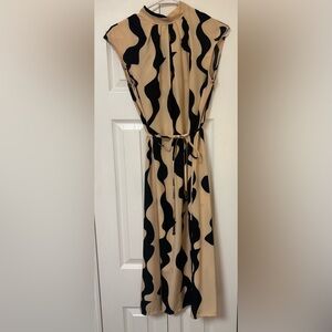 Elegant Black and Tan Patterned Dress